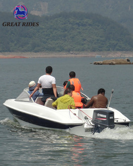 Water play equipment 5.5m luxury yacht 8 seats speed boat for sale
