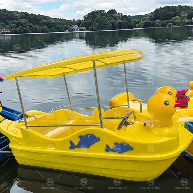 Cute Duck Shape 5-Person Electric Paddle Boat PE Plastic Water Ride for Kids & Families for Sale