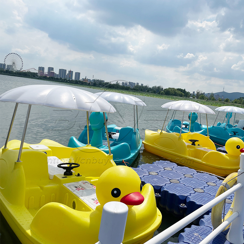 Hot Sale Luxury Electric Boat 4 Persons PE Paddle Boat Water Leisure Amusement Equipment for Water Park